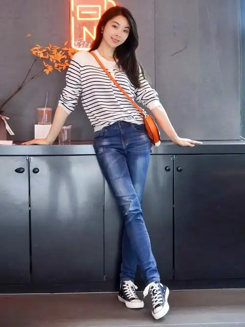 牛仔裤搭帆布鞋真的是yyds!