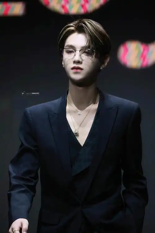 黄明昊 justin