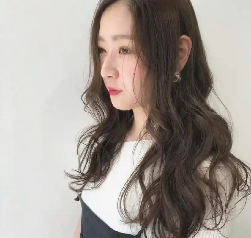 发际线高的女生,多留这几款发型,显瘦又女神,对发量没要求