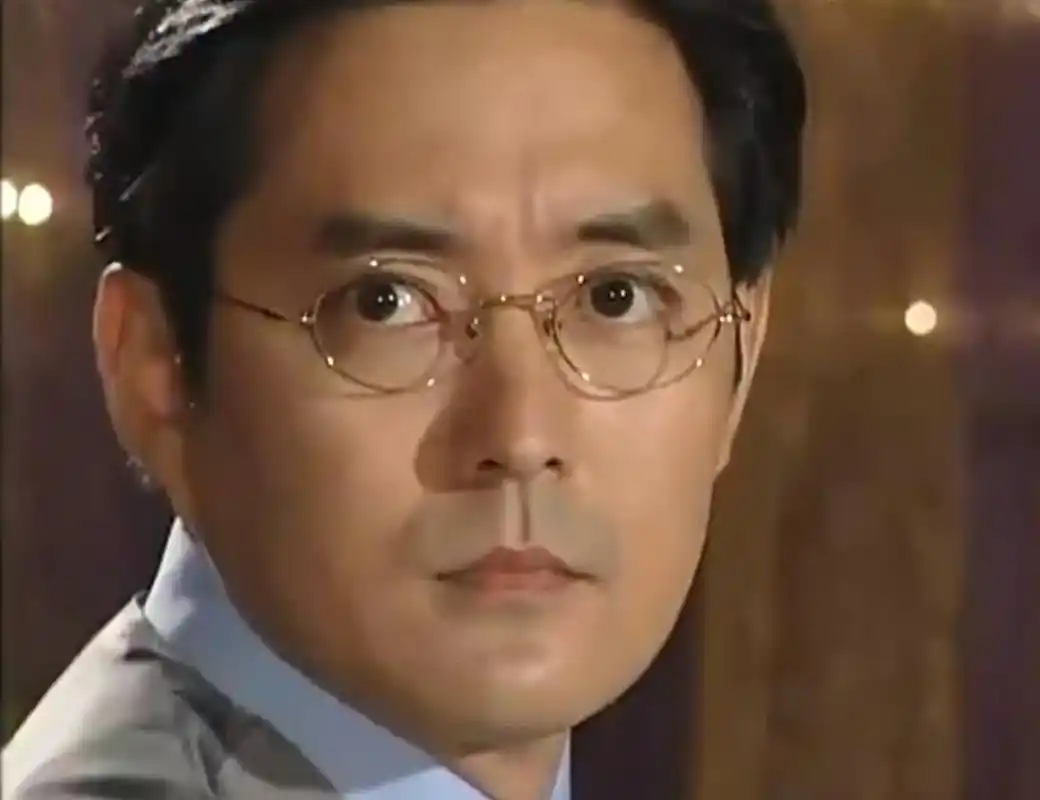 《第八号当铺》爱上自己的外曾祖父,是种怎样的体验?_孙卓