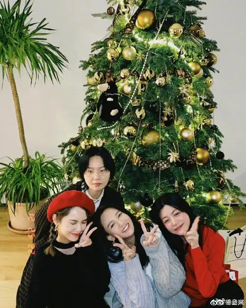 周笔畅陈乔恩杨丞琳陈妍希合照#这四个人聚在一起,感觉回到了我的