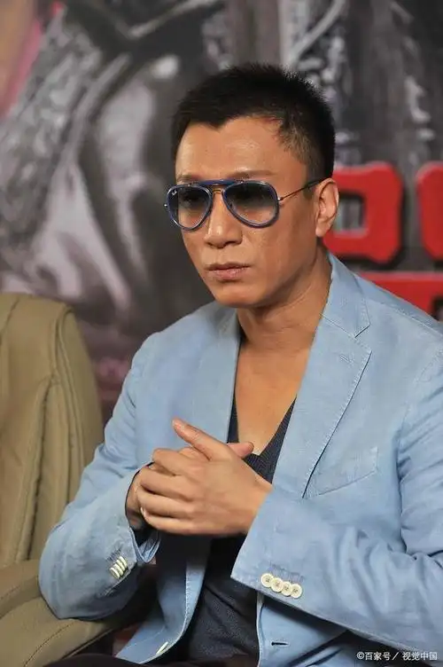 知名男演员孙红雷移民传闻引发热议,公众人物的道德责任受关注