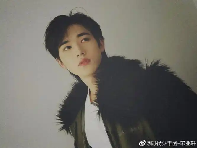 宋亚轩露额头了##宋亚轩复古风随拍
