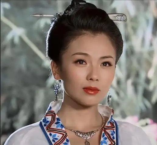 高颧骨美人基本看不到,是高颧骨就丑嘛,那刘涛为什么出名?