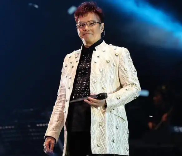 73岁谭咏麟意外病倒5天暴瘦13斤精神憔悴身体消瘦令人担忧