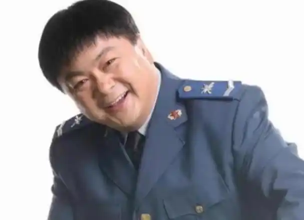 年轻时是军艺校草后因癌症发胖洪剑涛的人生到底有多戏剧