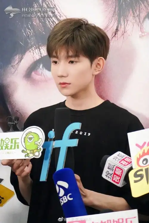 听见巨响了吗 王源帅爆了 99  闷青色的头发特别好看  @tfboys-王源