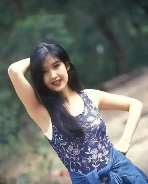 周慧敏,被誉为"玉女掌门人",无疑是上世纪90年代最美的女星.