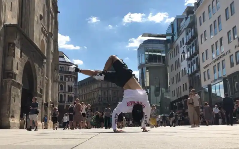 中国舞者bboy浩然 国外街头炫酷街舞