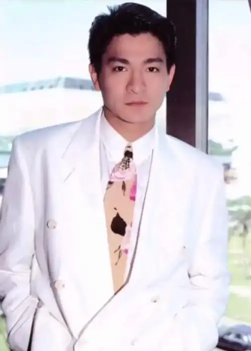 刘德华2024年7月-9月内地巡回演唱会官宣!暂定这8个城市 - 抖音