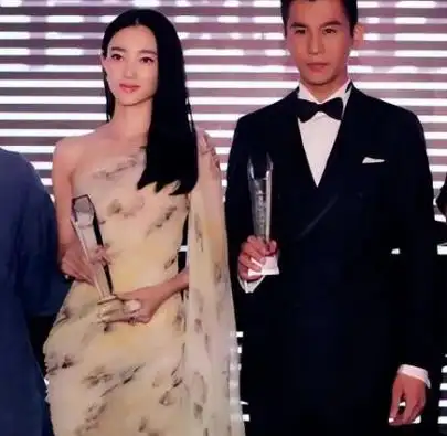 心疼王丽坤!与前男友同居八年无果分手,前夫竟然还是诈骗犯!