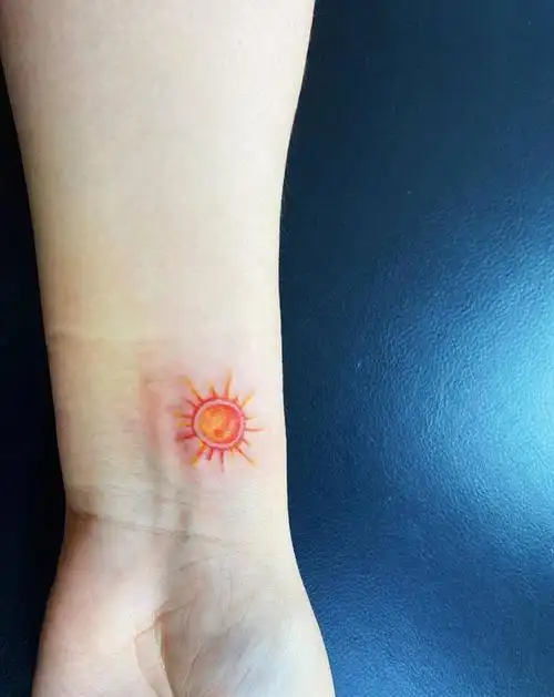 小太阳纹身图片_手臂纹身图案