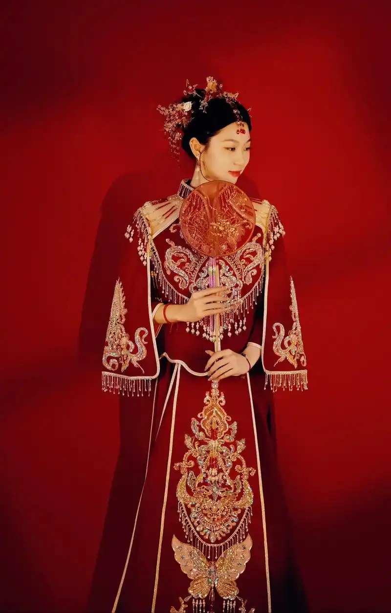 中式嫁衣.两款中式嫁衣到店 端庄 淡雅 档期不多 咨询可租# - 抖音