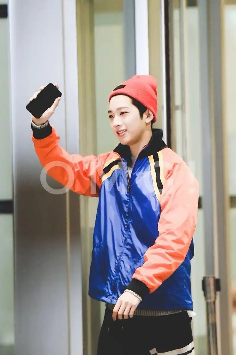 [赖冠霖][分享]200223 回顾赖冠霖某次签售下班 小红帽要被大灰狼拐跑