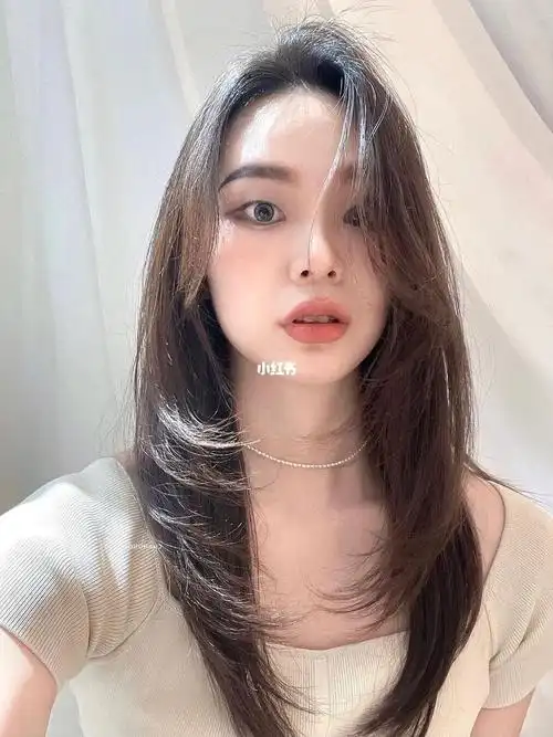 适合圆脸的柔美发型高层次发型