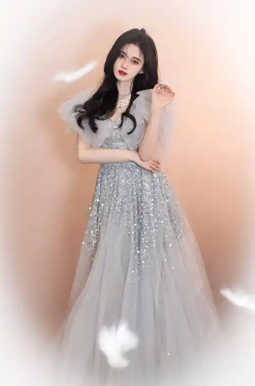 鞠婧祎参加腾讯视频拾光盛典,一袭抹胸黑网纱连衣裙,性感优雅_面料