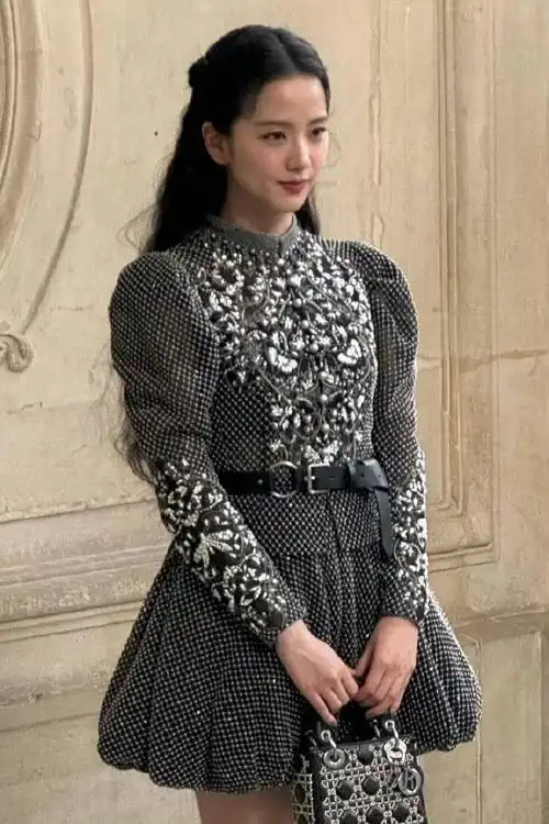 金智秀巴黎大秀造型##金智秀公主头造型