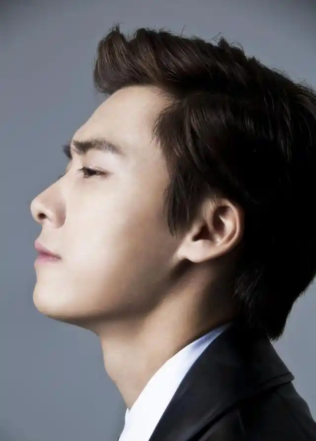 男神侧颜照,帅瞎我吧!李易峰侧颜堪称完美!