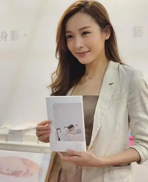 李佳芯事业不顺要怪公司雪藏?tvb从未对不起她,是她对不起tvb