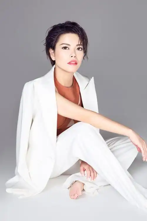 慕容晓晓黄梅戏抖音上口碑超高音乐路持续发光