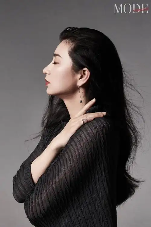 modemagazine眉姐姐斓曦再次美出新高度