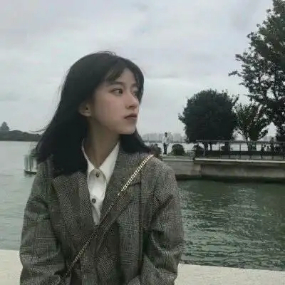 女生海边一个人看海头像