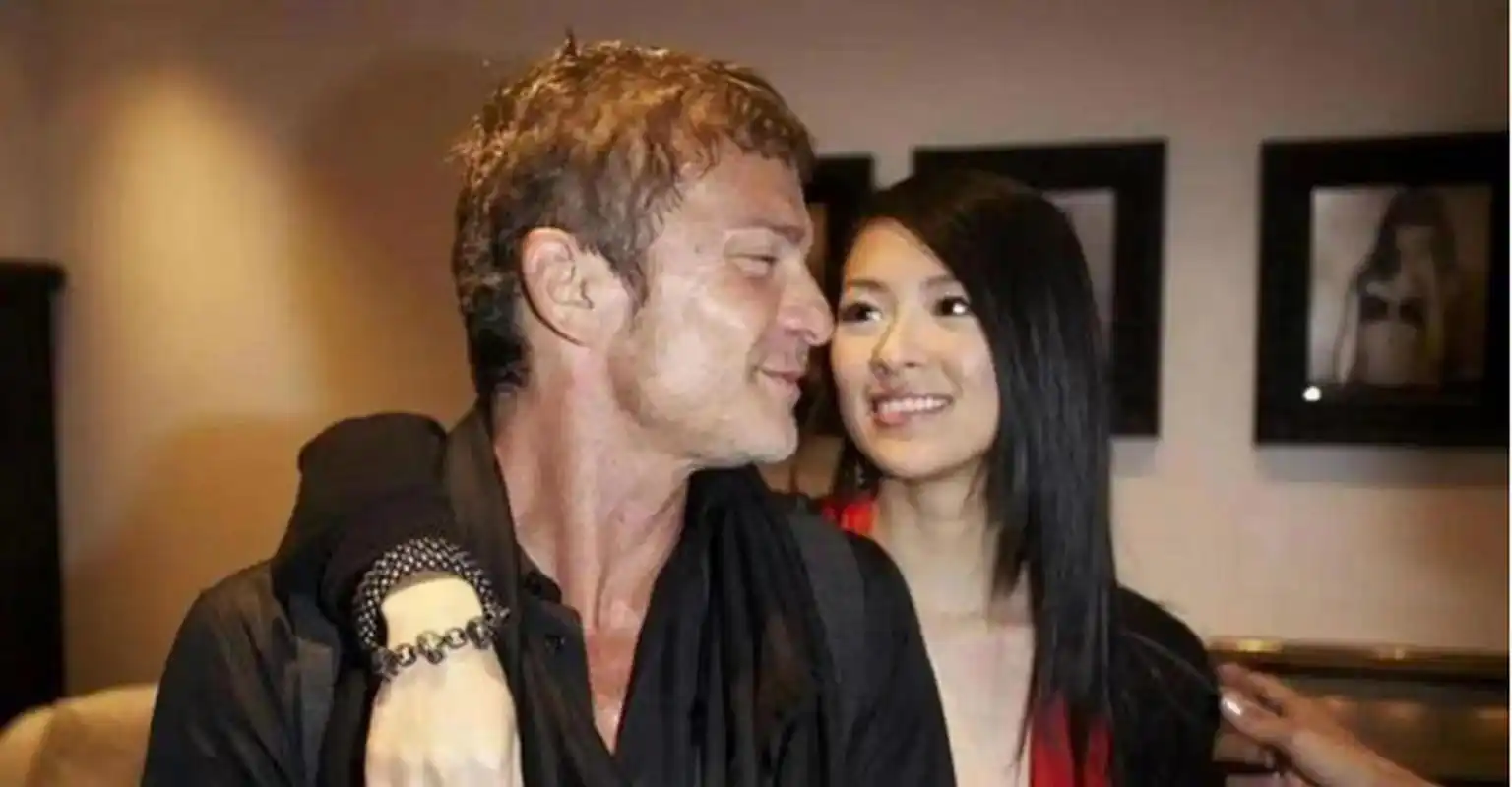 2009年,超级富豪vivi豪掷5000w,在北京为章子怡买了豪宅,两人同居已久