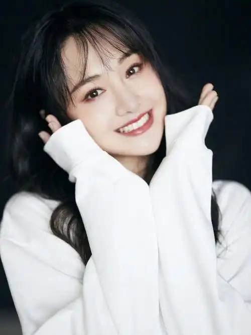 接着又暴瘦,恋情也不郑爽高颜值郑爽微博照片