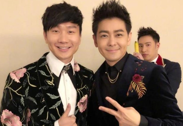 林志颖晒和哪两位男神的合影?