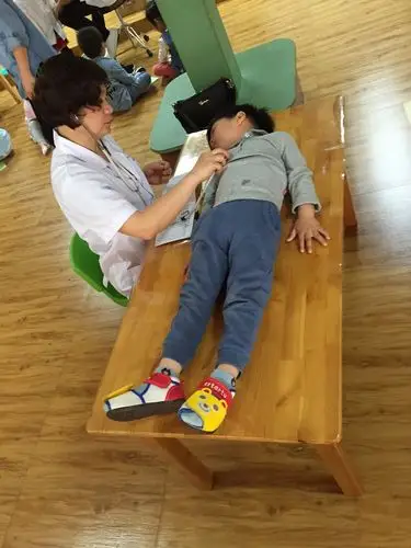 我体检,我健康,我快乐—东方名都幼儿园草莓二班