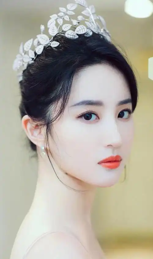 刘亦菲高清魅力写真,楚楚动人!__财经头条