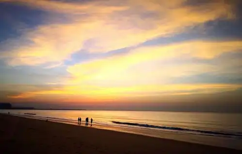 傍晚时分的海边儿