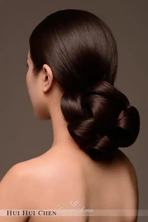 教你打造8款优雅的新娘低盘发,展现了女人婉约优雅的一面