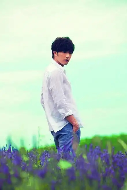 贺军翔写真大尺度全裸入镜 尽显性感美型男魅力(组图)