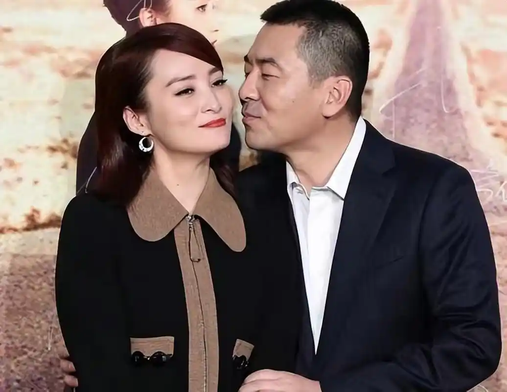 网友:陈建斌真是丢了宝,吴越甜美气质不输蒋勤勤,50岁美得像30岁