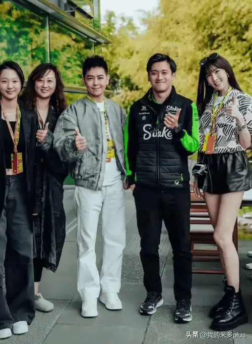 林俊杰晒f1赛场合影,49岁吴彦祖站c位好帅,林志颖吴尊也在场