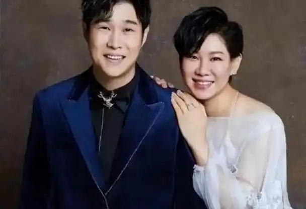 小沈阳为老婆庆生,40岁沈春阳暴瘦,气质颜值大变,夫妻称呼曝光