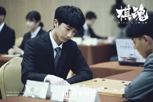 郝富申棋魂高分收官港风写真眼神坚定深沉