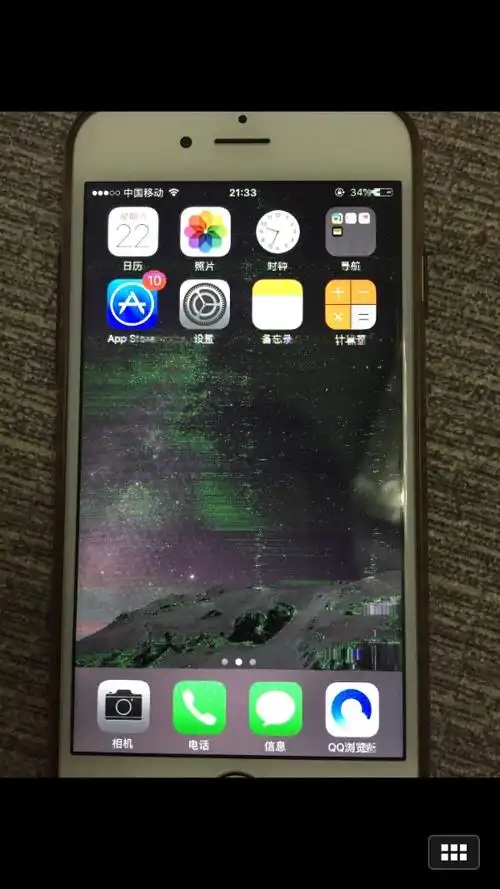 苹果6手机屏幕没坏但是突然出现了很多绿色的条纹打开图片还会出