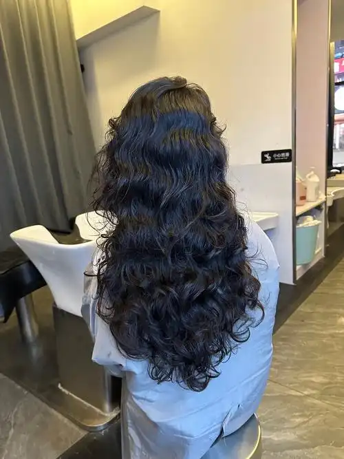 方圆脸女生烫发发型参考