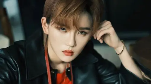 12 21:17每日物料汇总(8月-)#陆柯燃[超话]##陆柯燃长发古风造型#93