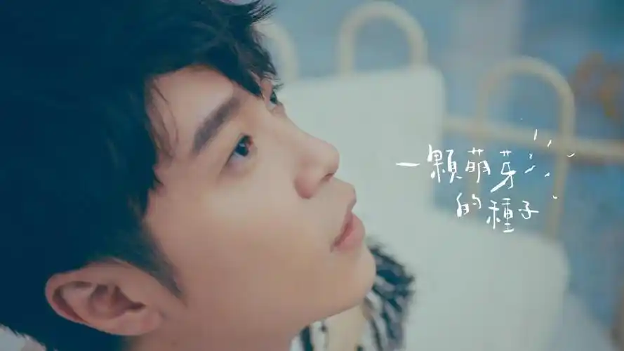 吴青峰《请听》mv首播 化身为音乐天使变身长跑健将