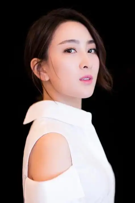 马苏(su ma)——热辣性感中散发的极致美妆风采