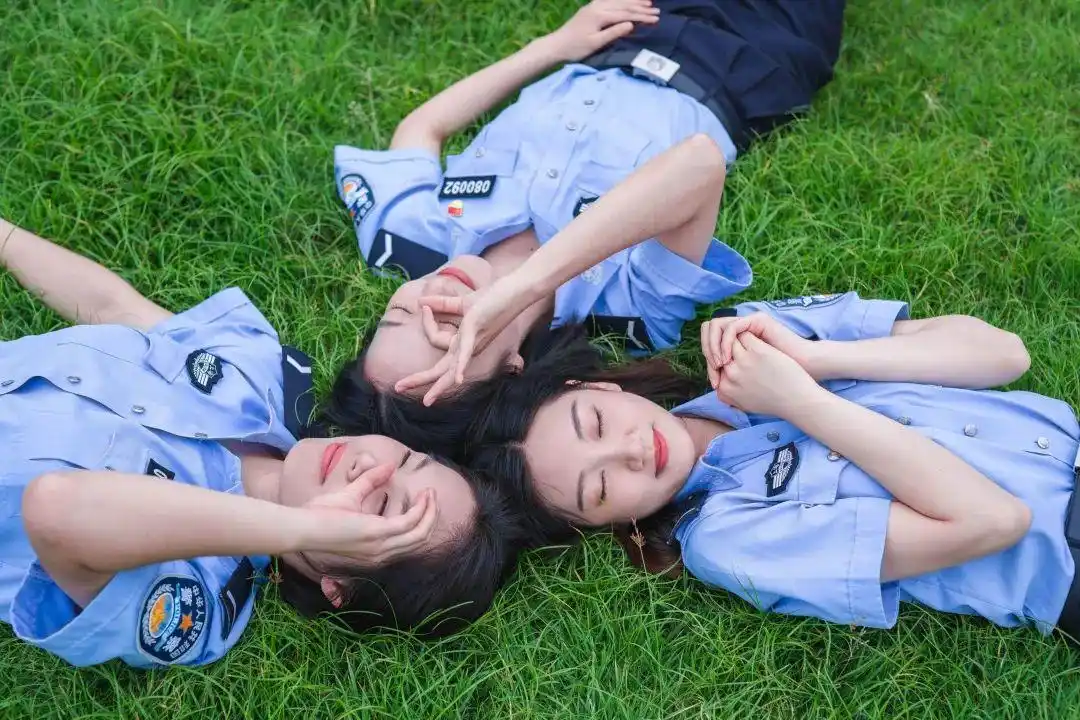 graduation让韶华之绚烂熠熠生辉让藏蓝青春定格在此处记录下这片珍贵