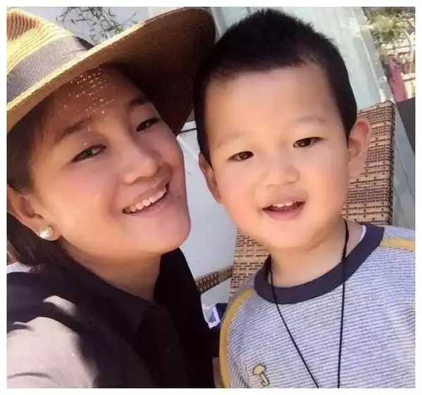 降央卓玛与老公丁珍曲扎近照老公185英俊潇洒超浪漫