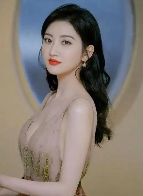 有一种"肥而不腻"叫景甜,镜头放大10倍后,依旧美如画