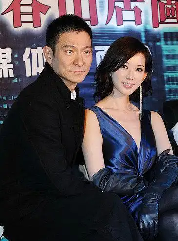 林志玲与刘德华掩嘴热聊