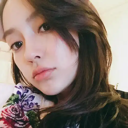 angelababy杨颖更新ins自拍