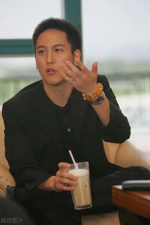 今拥有上海133套房,成百亿富豪|汤珈铖|富豪|汤臣一品|汤君年|汤臣