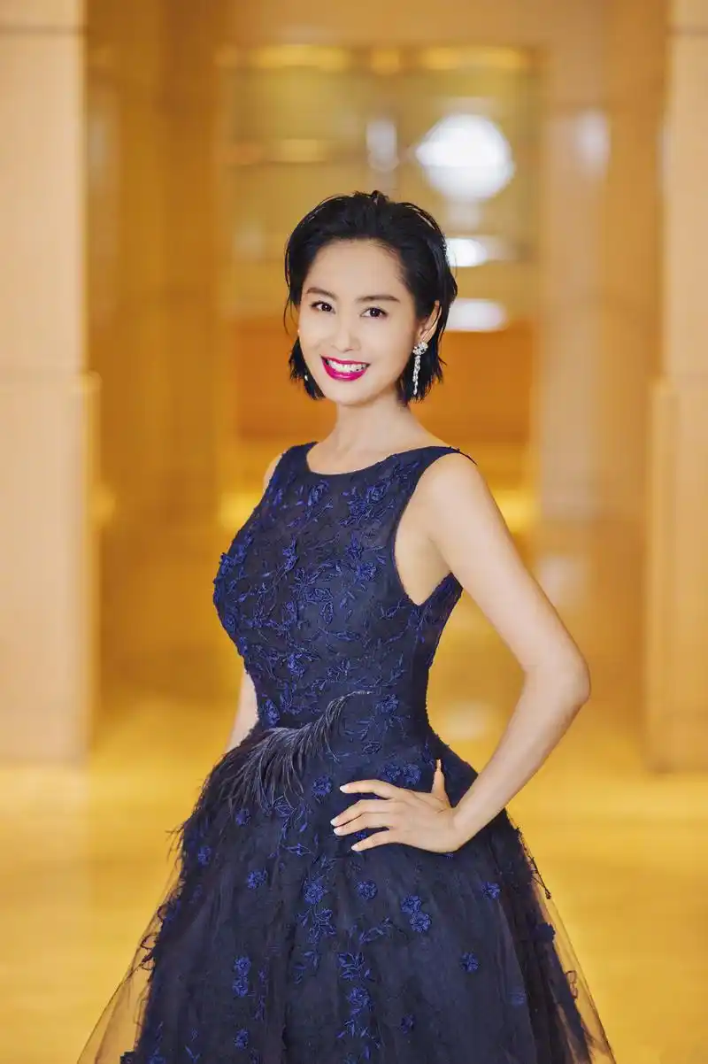 曾出演大话西游的朱茵,如今还是那么有女神范儿